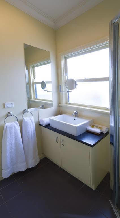 Port Boutique Accommodation Port Fairy Bagian luar foto